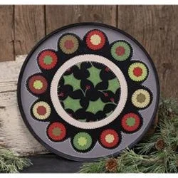 Holly & Berries Penny Mat Round Wooden Hanging Tray